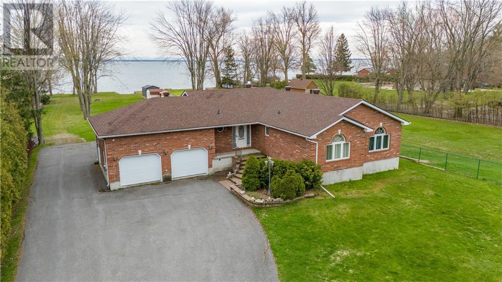 <h3>$1,150,000</h3><p>20908 South Service Road, South Glengarry, Ontario</p>